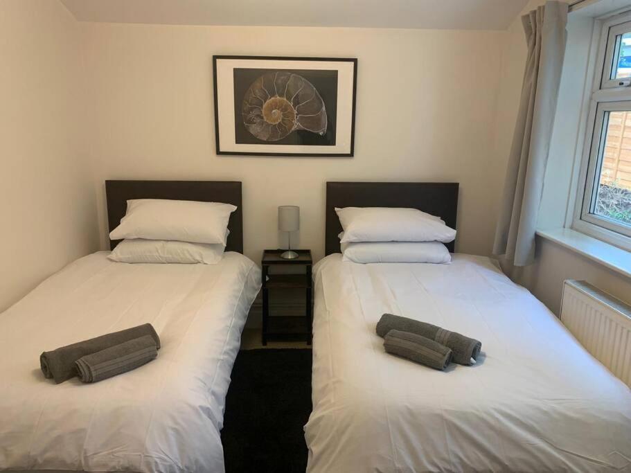 2 Bed Flat With Off Street-parking Apartment Bristol