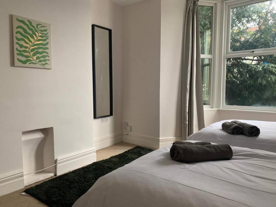 Apartment 2 Bed Flat With Off Street-parking Bristol