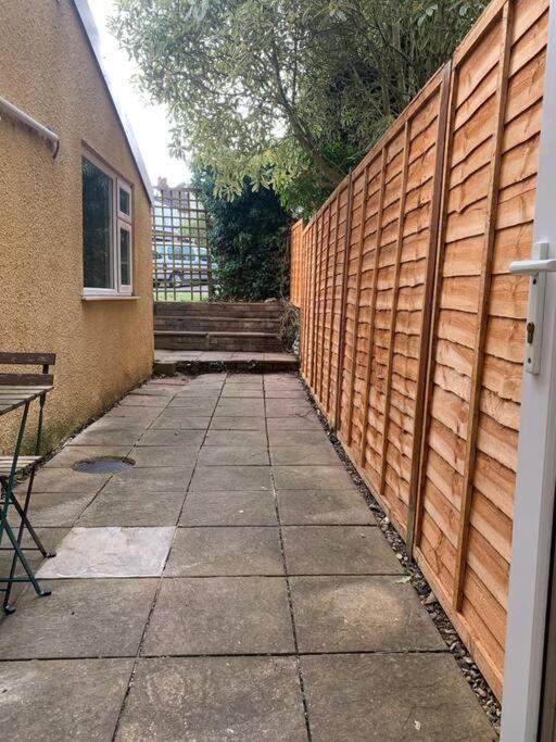 Apartment 2 Bed Flat With Off Street-parking Bristol