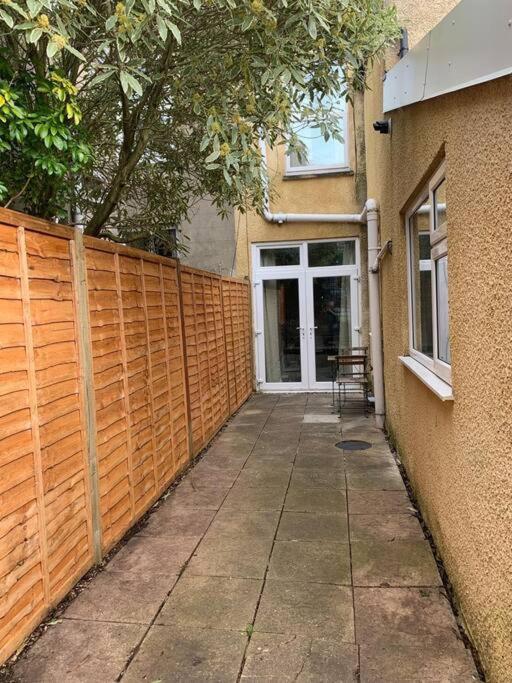 2 Bed Flat With Off Street-parking Bristol