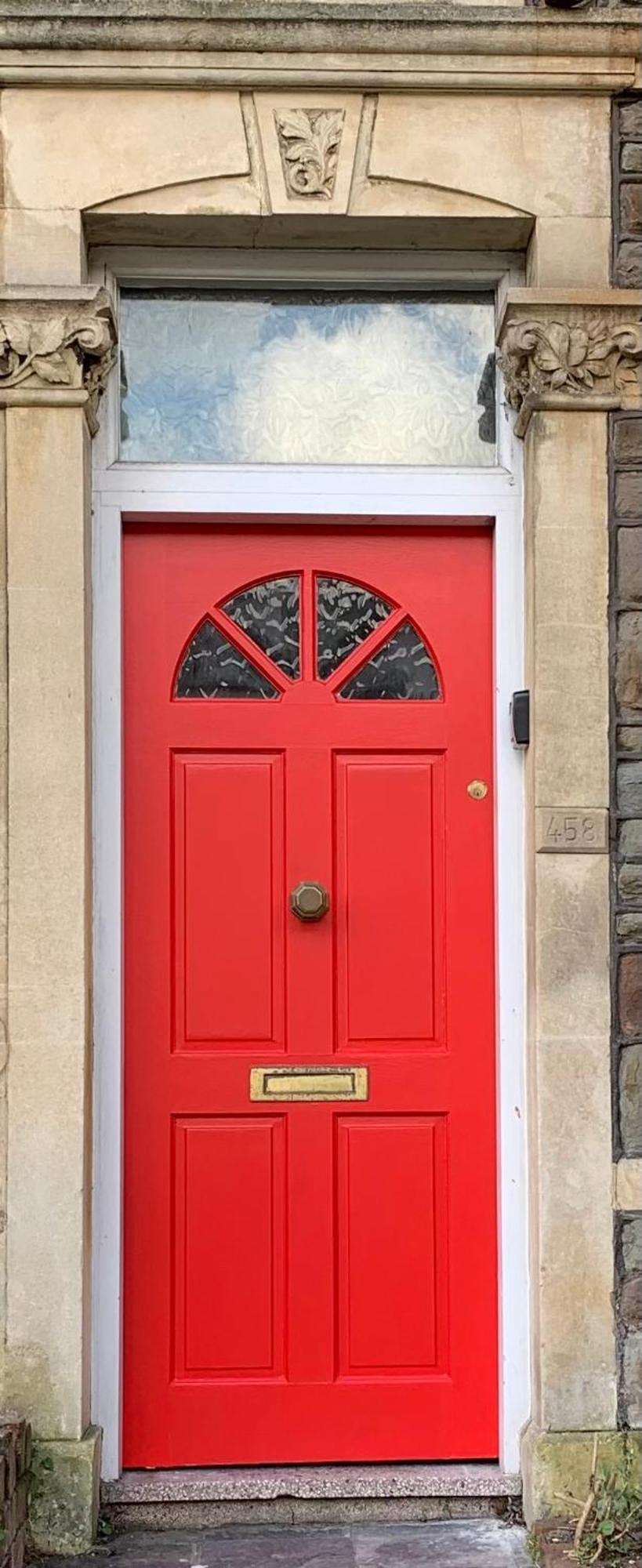 Apartment 2 Bed Flat With Off Street-parking *